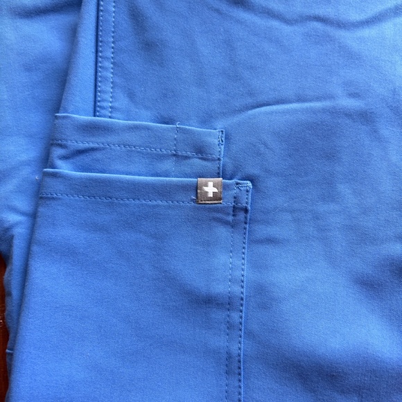 NWT Figs Nursing Kade Cargo Scrub Pants in Ceil Blue Size XS Medical - Picture 10 of 12
